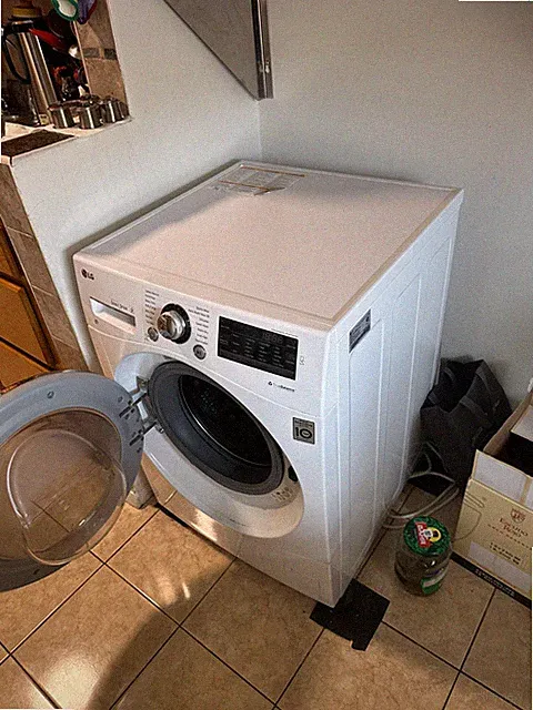 LG front load ventless washer dryer combo, great condition